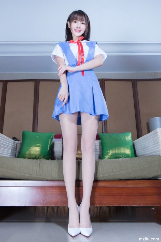 台湾妹子好甜美，一双大白腿让人移不开眼！-图嘿嘿