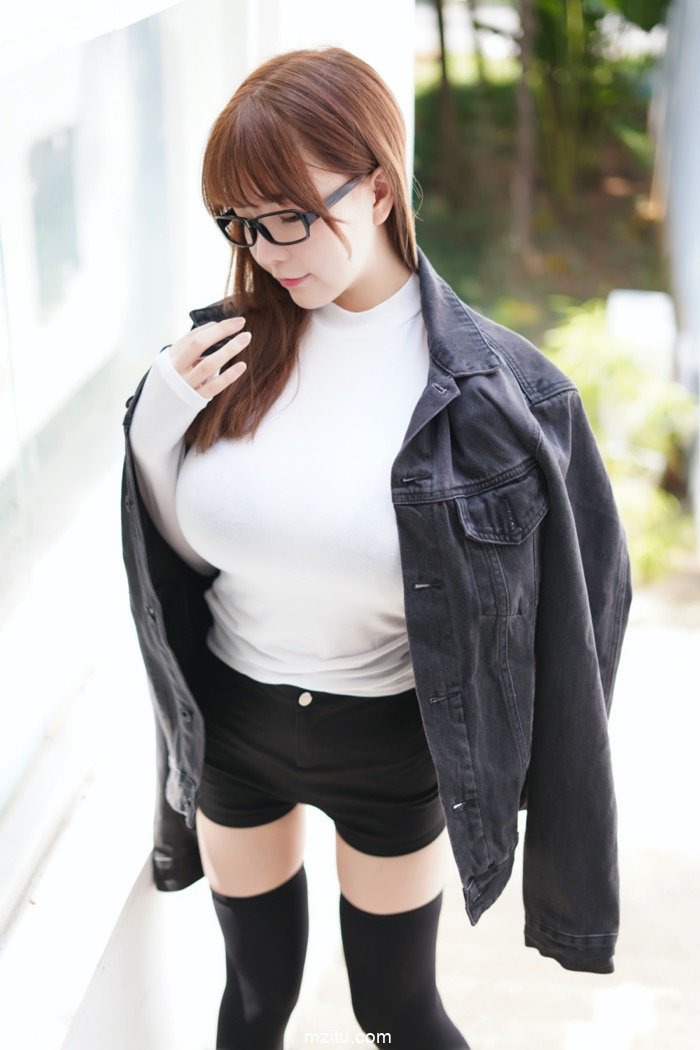 人特甜胸巨大，可爱萌妹UU酱魔鬼身材遮不住(7)