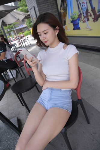 图片[1]-短发牛仔的漂亮女生【2.4G】-图嘿嘿