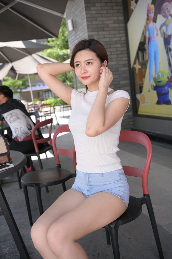 短发牛仔的漂亮女生【2.4G】-图嘿嘿