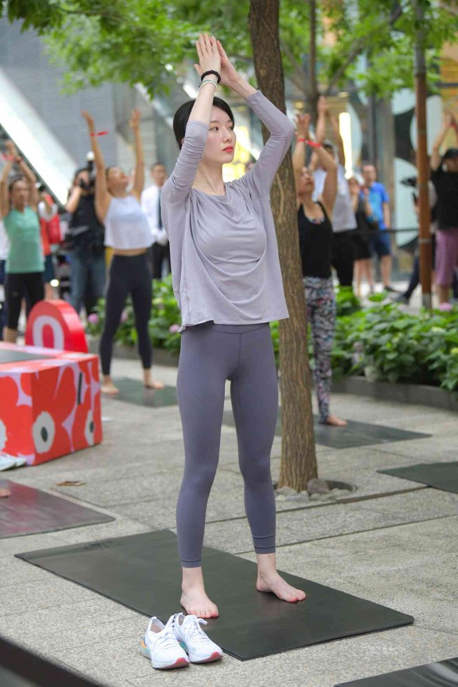 做瑜伽的小女人【75P】04023-图嘿嘿