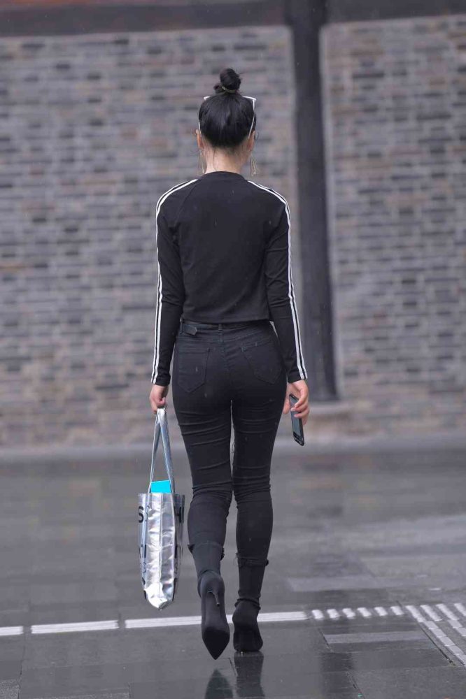 【免费】酷酷的紧身牛仔裤女人【7P】04038-图嘿嘿