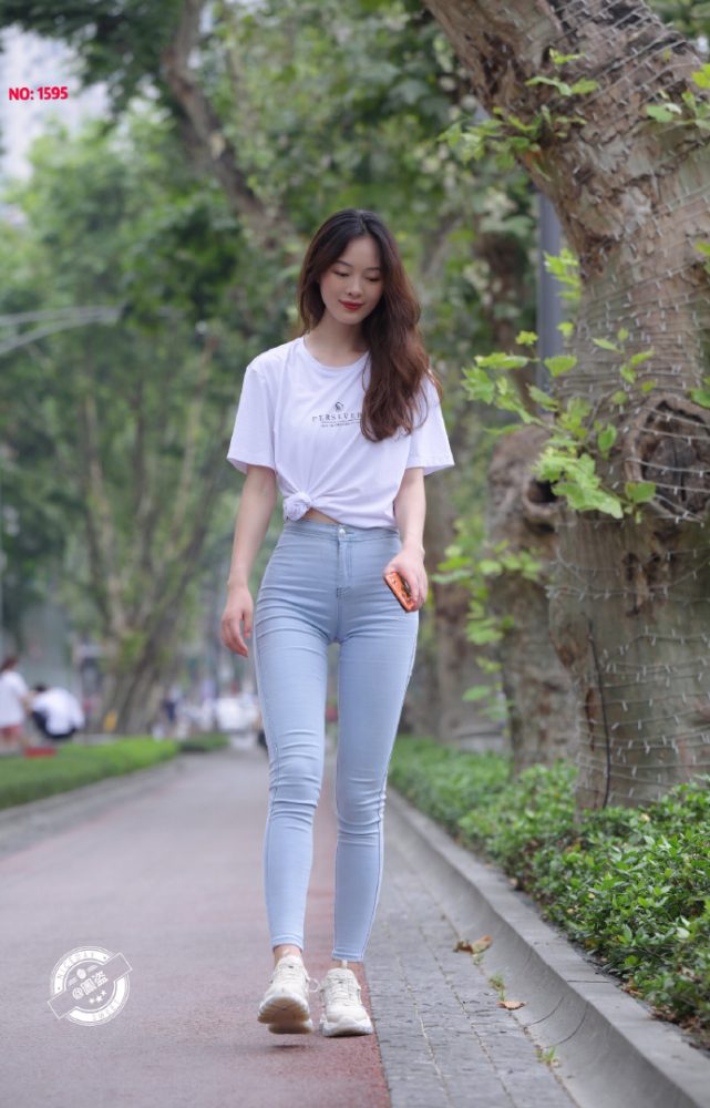 图片[1]-个子非常高的紧身牛仔裤女孩J2065 879P1V-25.5GB-图嘿嘿