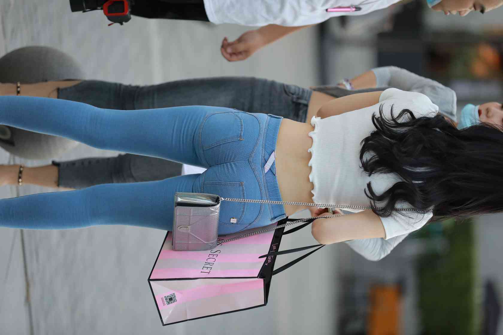 图片[5]-非常漂亮的紧身牛仔裤女孩【115P】04016-图嘿嘿