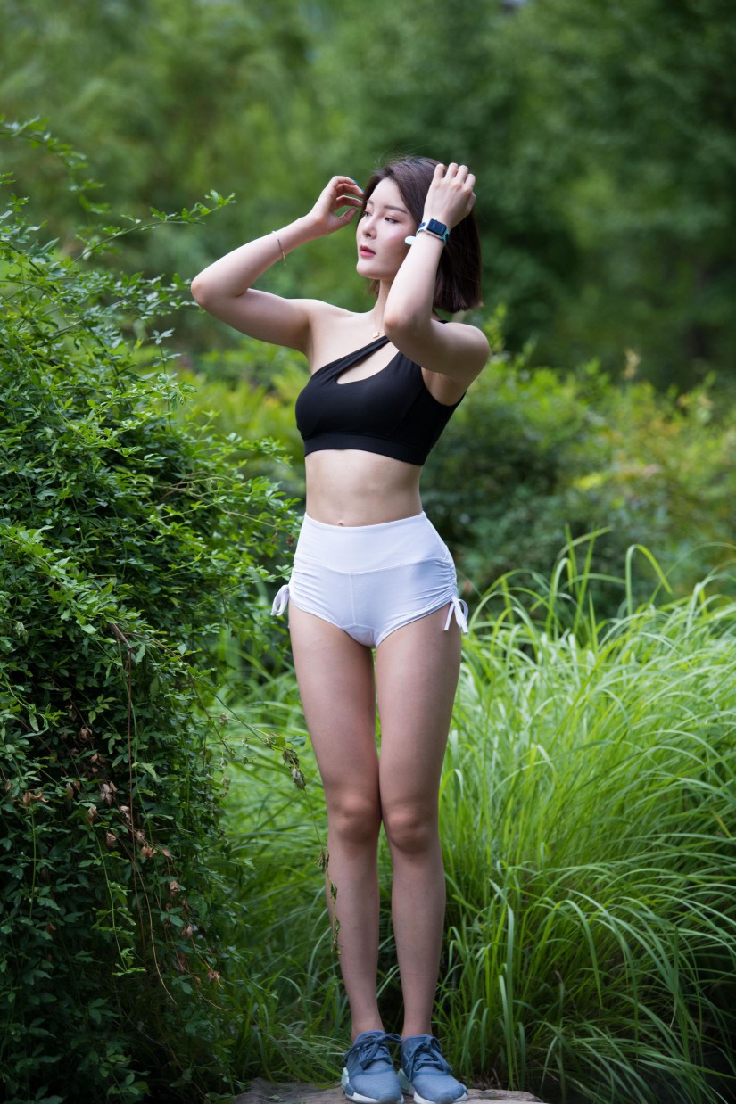 图片[5]-在户外玩耍的白色短裤漂亮姑娘【239P】00061-图嘿嘿