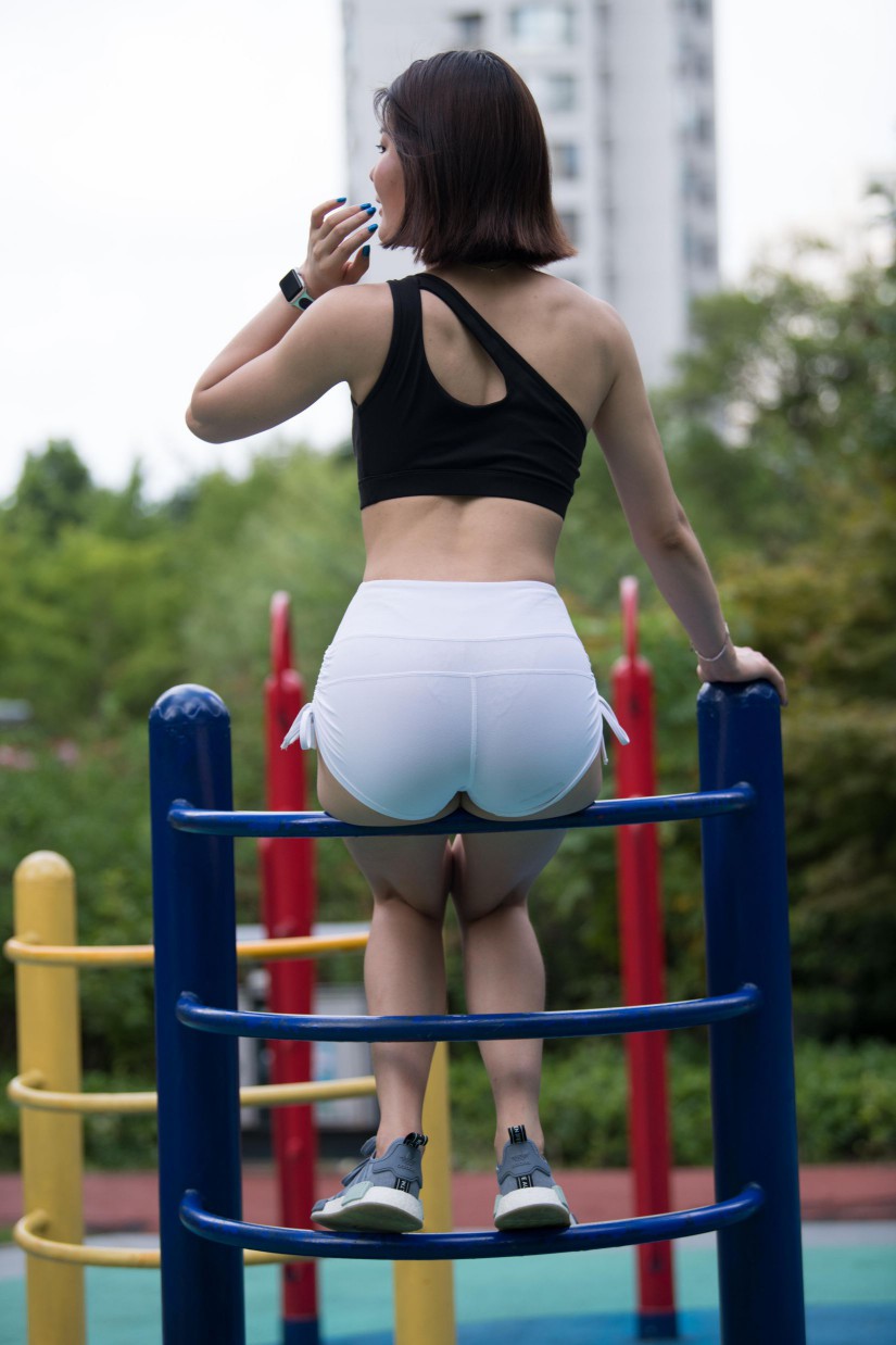 图片[6]-在户外玩耍的白色短裤漂亮姑娘【239P】00061-图嘿嘿