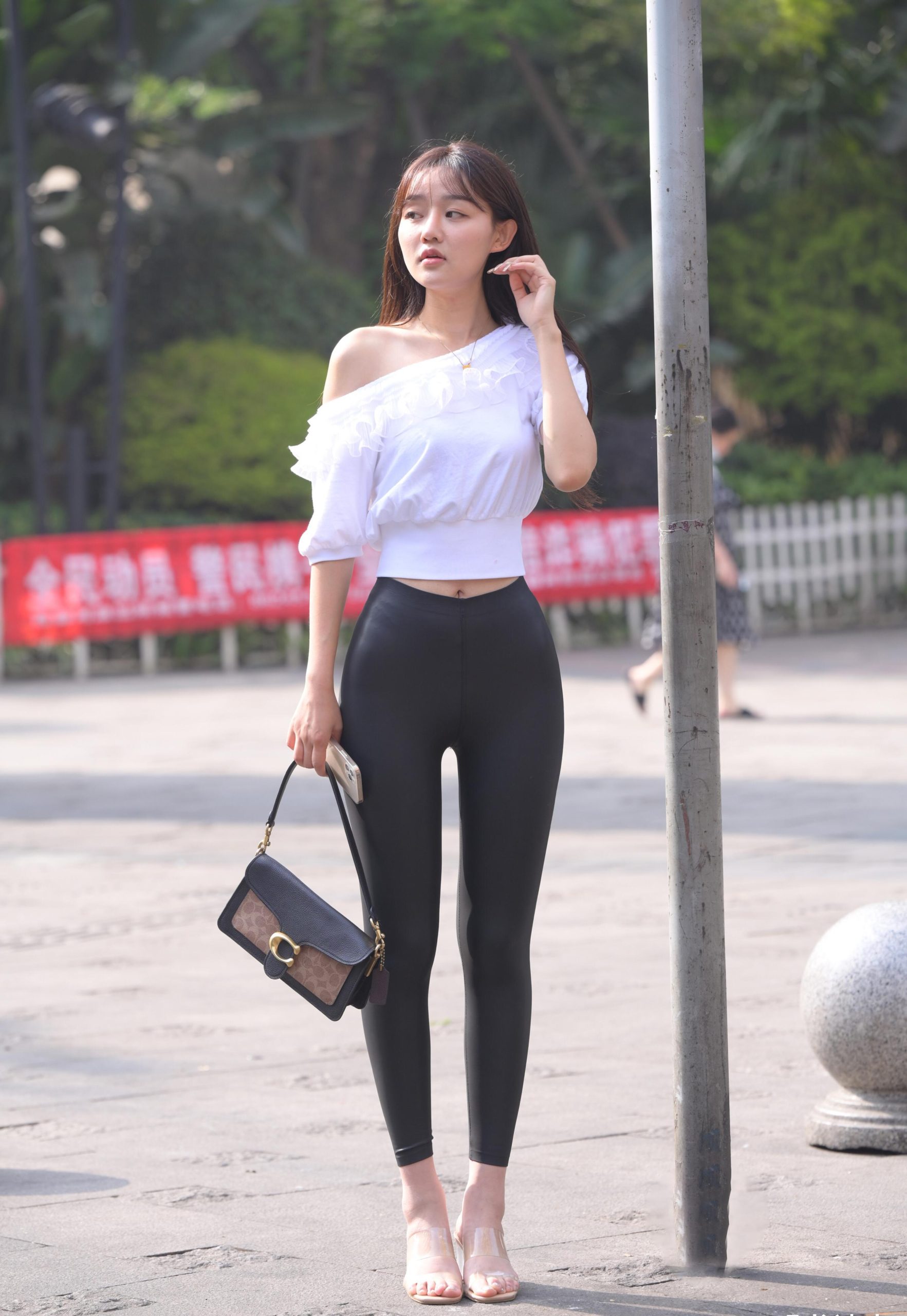 图片[5]-笑容非常甜美且治愈的皮裤女孩 J1945 751P1V-22.1GB-图嘿嘿