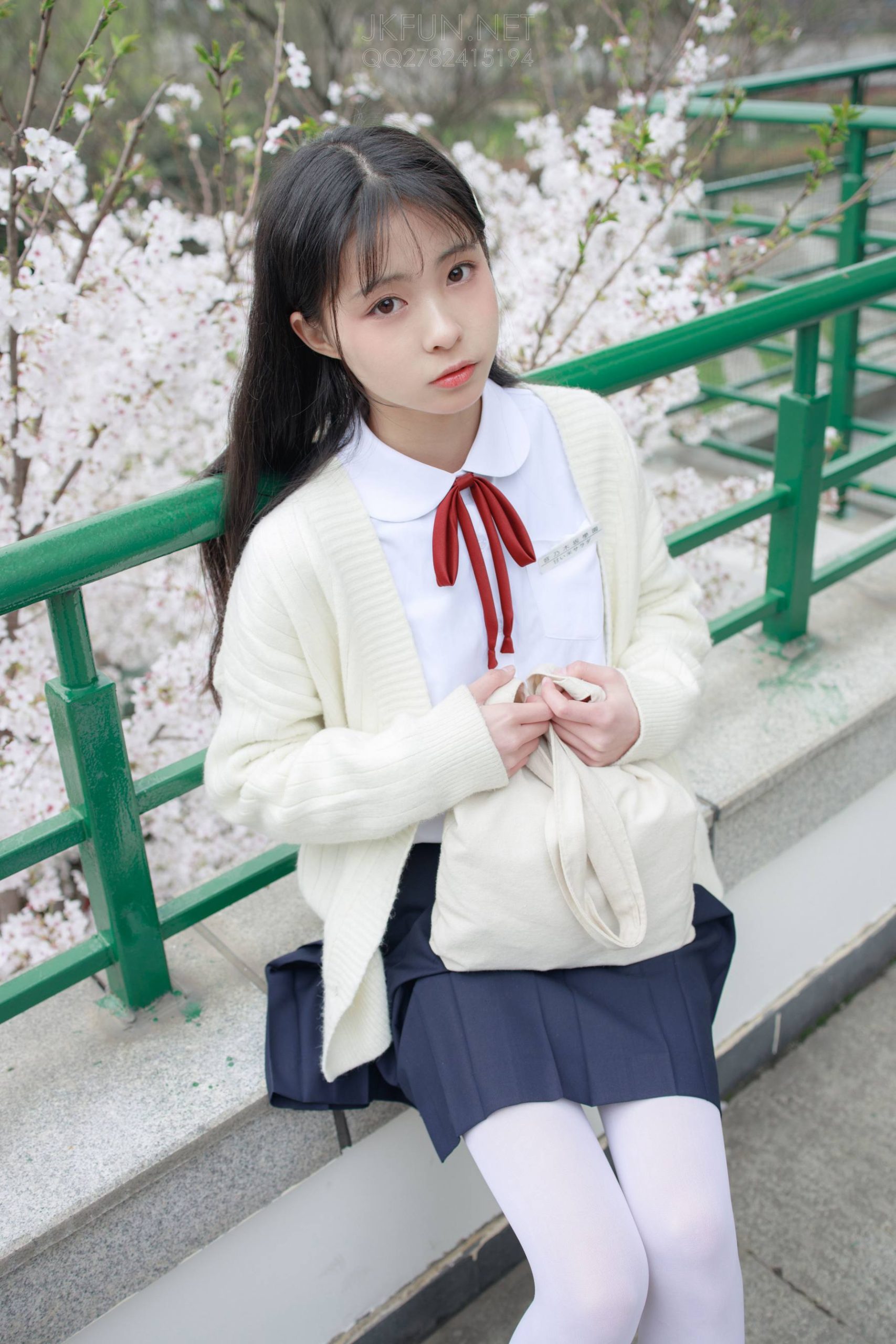 图片[1]-甜美可人的白丝姑娘【127P】20011-图嘿嘿