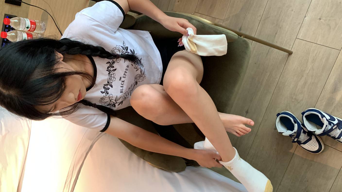 图片[2]-调皮的白袜女孩【149P】20017-图嘿嘿