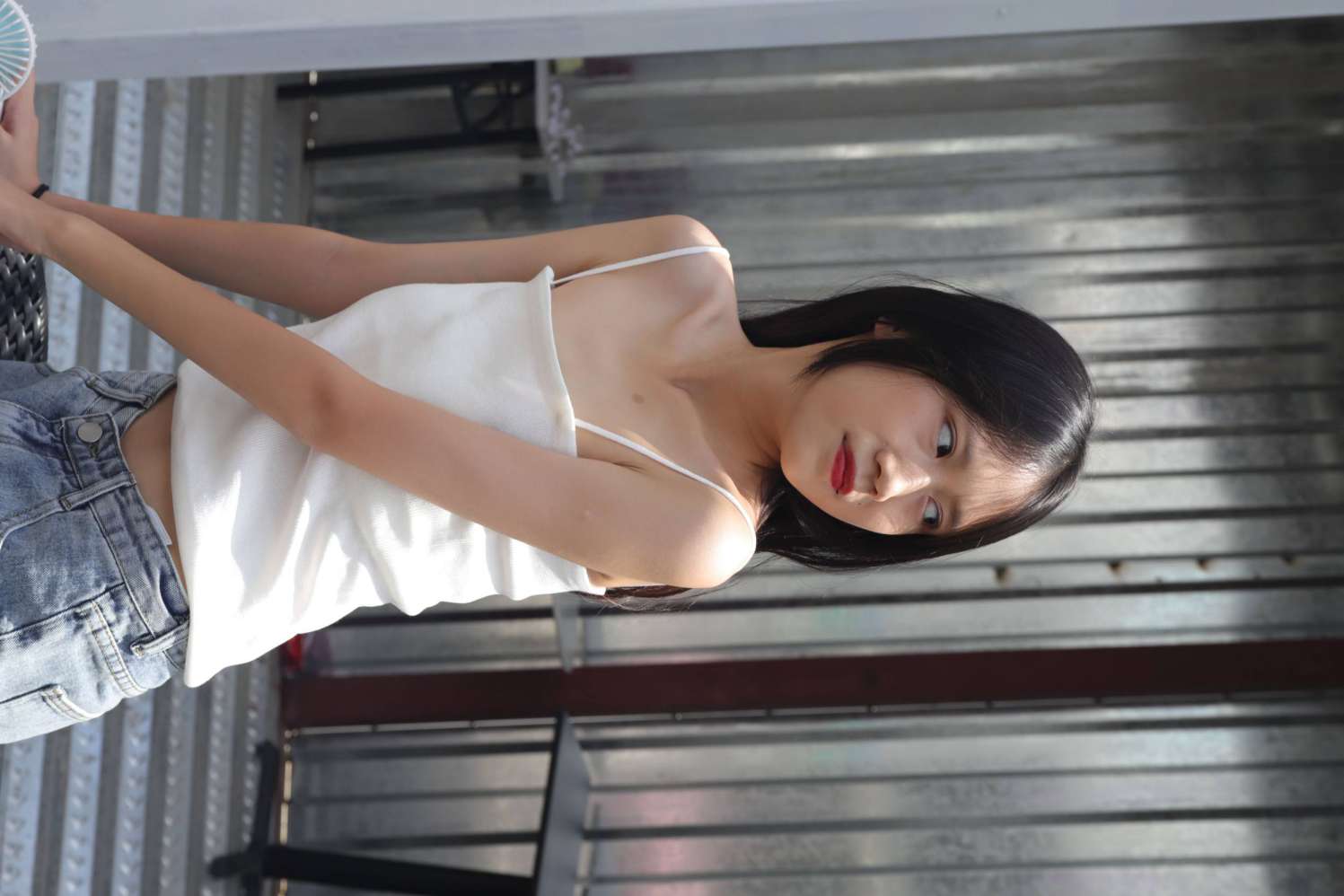 图片[7]-坐在草地上的长发女孩【172P】20012-图嘿嘿