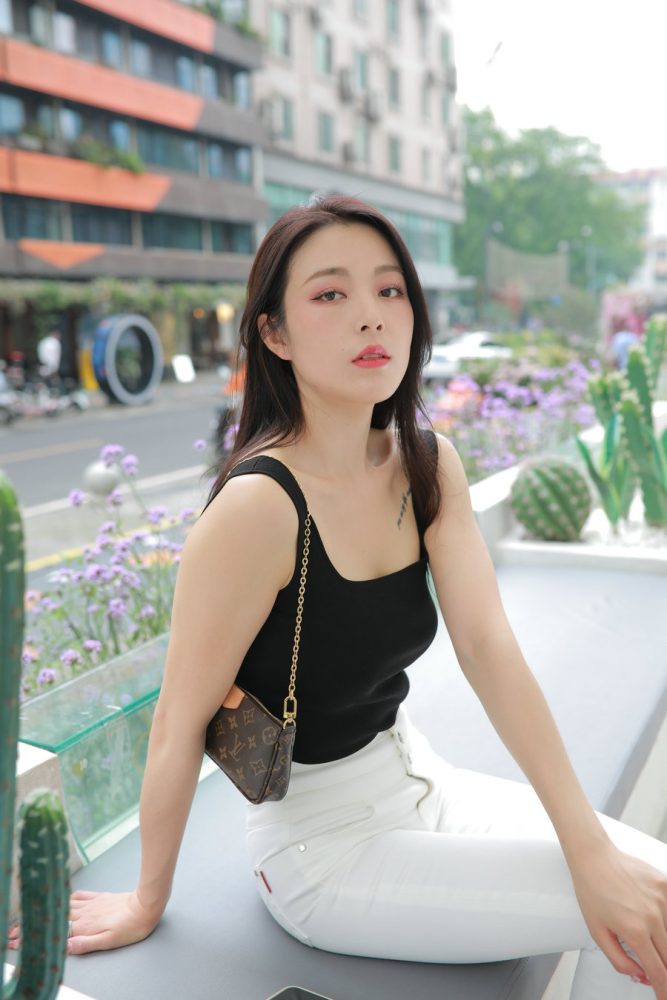 图片[1]-非常漂亮的白色紧身裤女孩J2055 895P2V-24.5GB-图嘿嘿