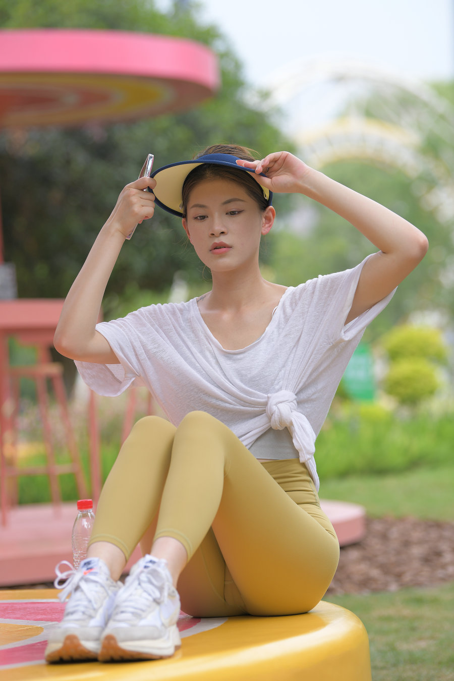 图片[1]-戴着遮阳帽的瑜伽裤女孩J2965 796P1V-27.1GB-图嘿嘿