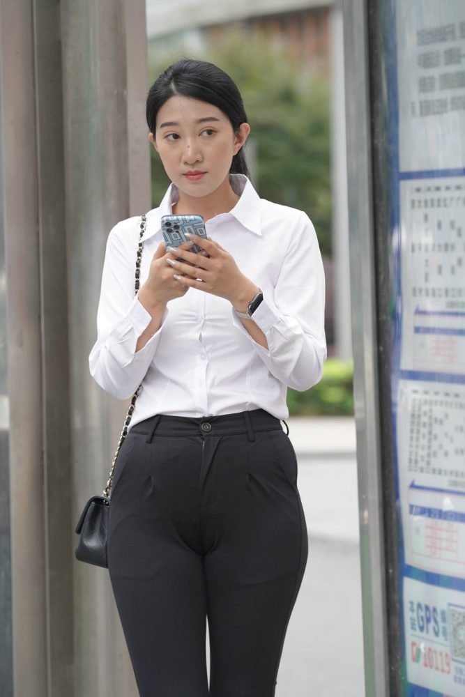 图片[3]-等公交的制服女人J2130 976P2V-29.5GB-图嘿嘿