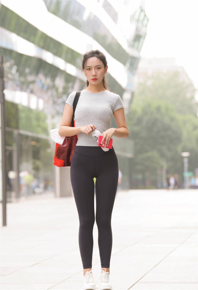 图片[1]-落落大方的瑜伽裤小女人J2221 760P1V-23.7GB-图嘿嘿