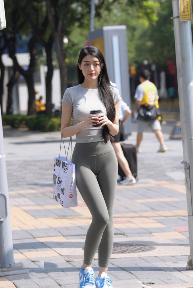 在外面逛街的瑜伽裤女孩J2240 449P1V-16.7GB-图嘿嘿