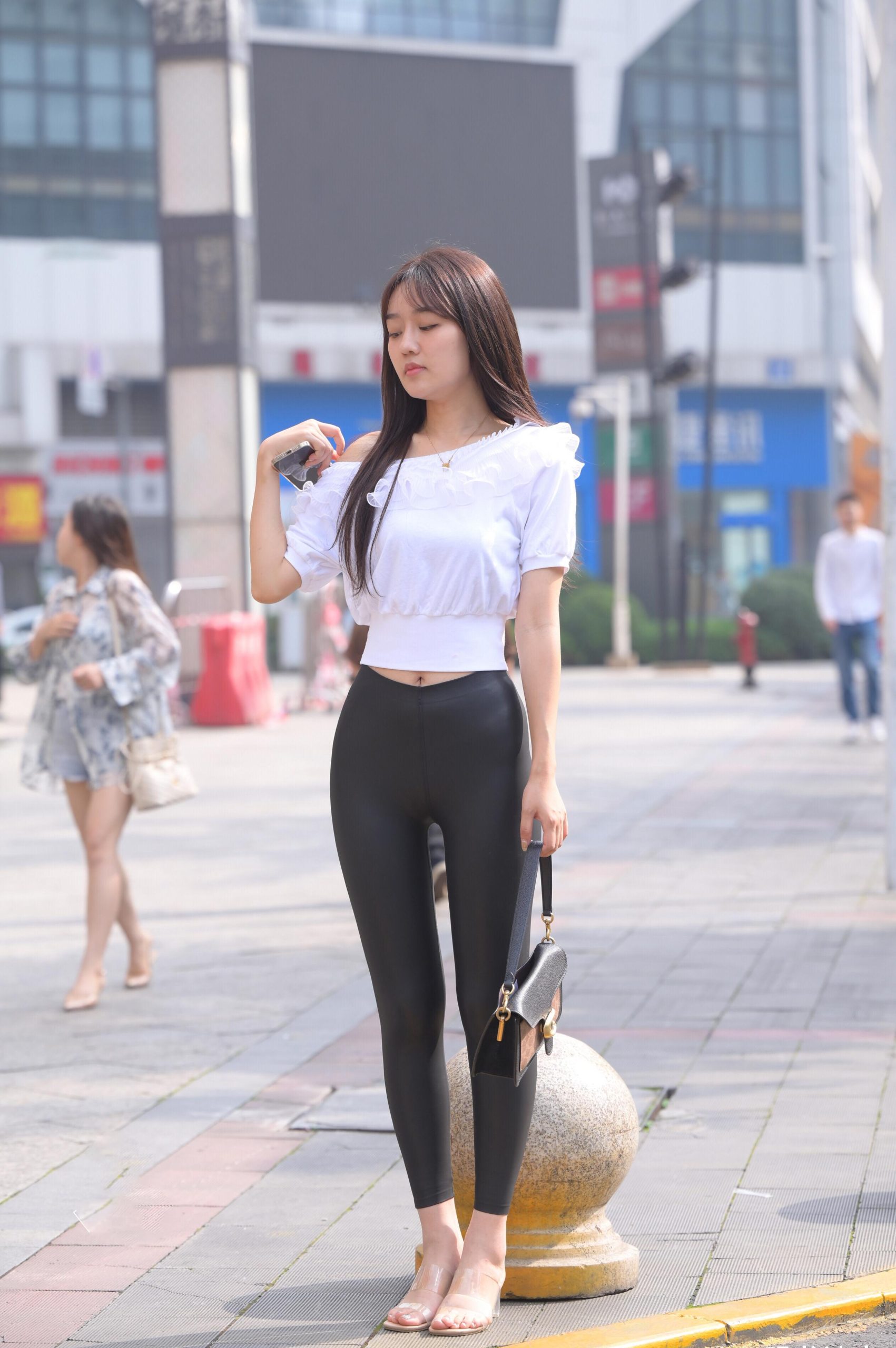 图片[4]-笑容非常甜美且治愈的皮裤女孩 J1945 751P1V-22.1GB-图嘿嘿