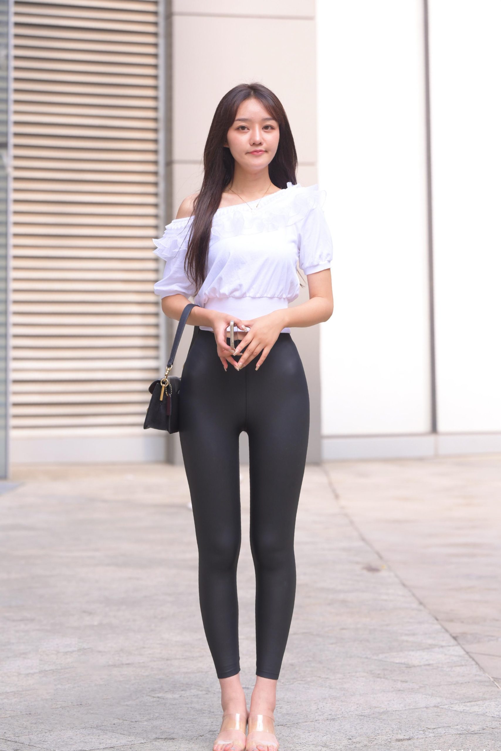 图片[2]-笑容非常甜美且治愈的皮裤女孩 J1945 751P1V-22.1GB-图嘿嘿