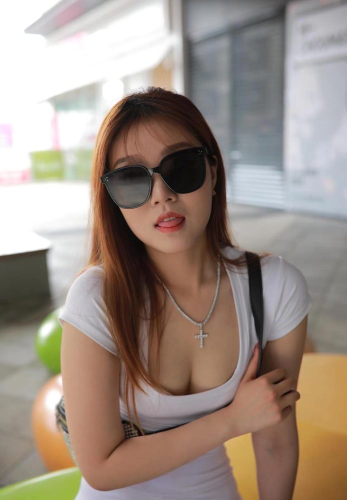 看上去拽拽的瑜伽裤女孩 J1695 425P1V-14.0GB-图嘿嘿