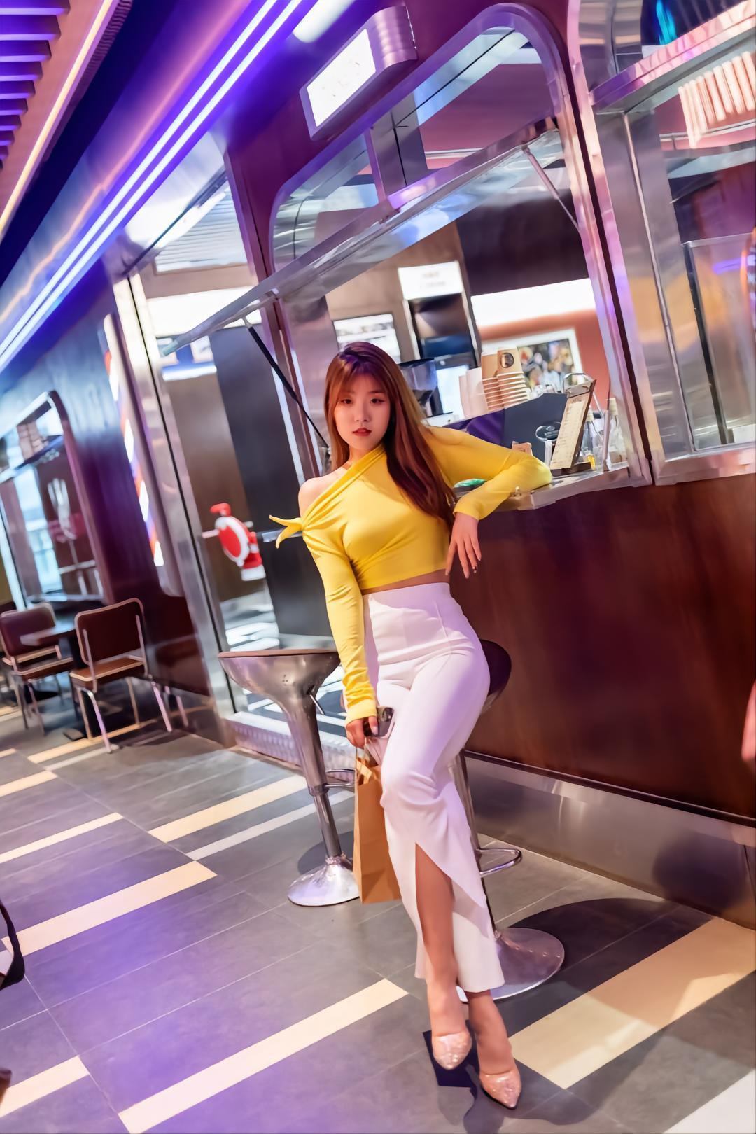 图片[2]-白色紧身牛仔喇叭裤女孩 J1568 428P2V-19.6GB-图嘿嘿