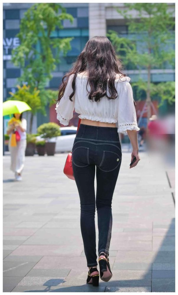 紧身牛仔裤卷发姑娘 J1726 103P-2.28GB-图嘿嘿