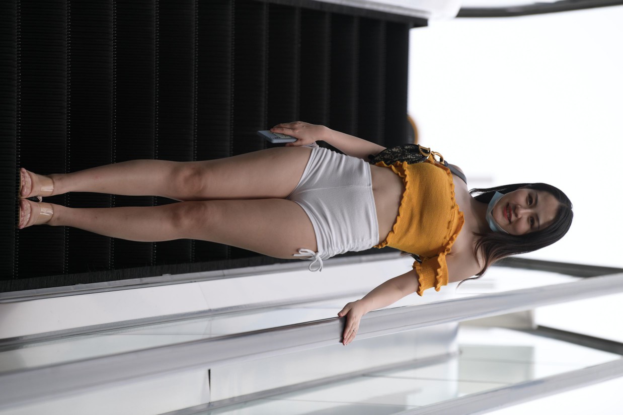 图片[4]-高腰白色短裤的漂亮女孩【767P】00065-图嘿嘿