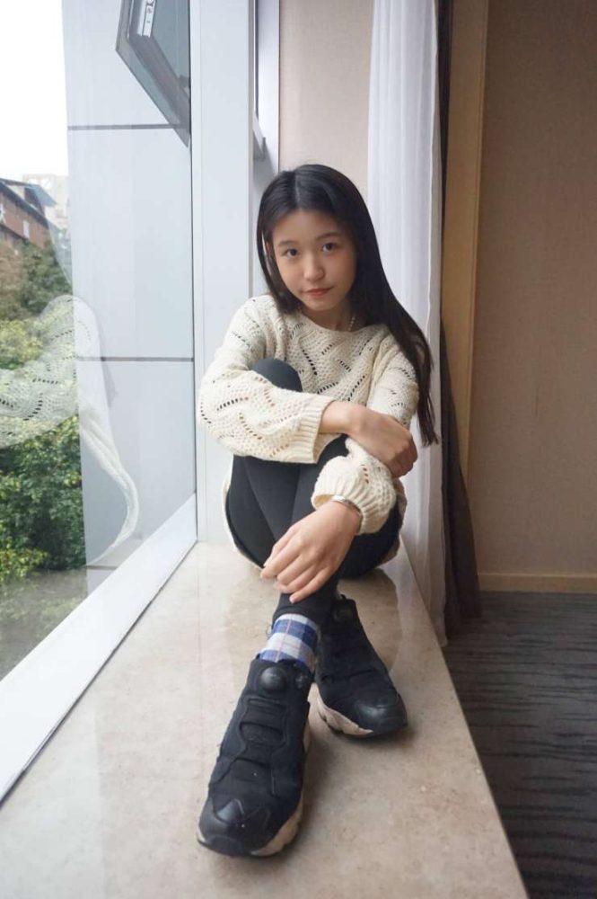 眼神很清澈的赤脚女孩【59P】20020-图嘿嘿