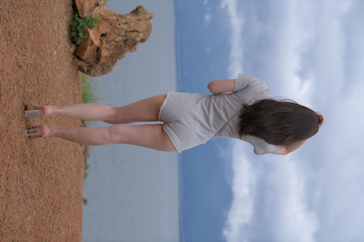 图片[5]-在海边开跑车的连衣短裤女孩【390P】00030-图嘿嘿