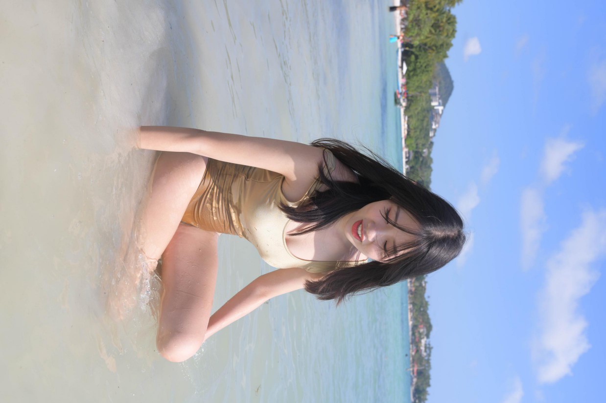 图片[5]-戴太阳帽在海边晒太阳的比基尼女孩【377P】00014-图嘿嘿