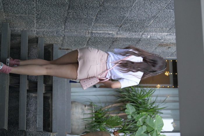 非常清纯甜美的短裙姑娘在逛街【458P】00052-图嘿嘿