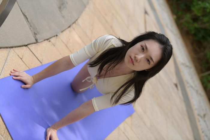 游泳池旁边的比基尼女生【327P】00042-图嘿嘿