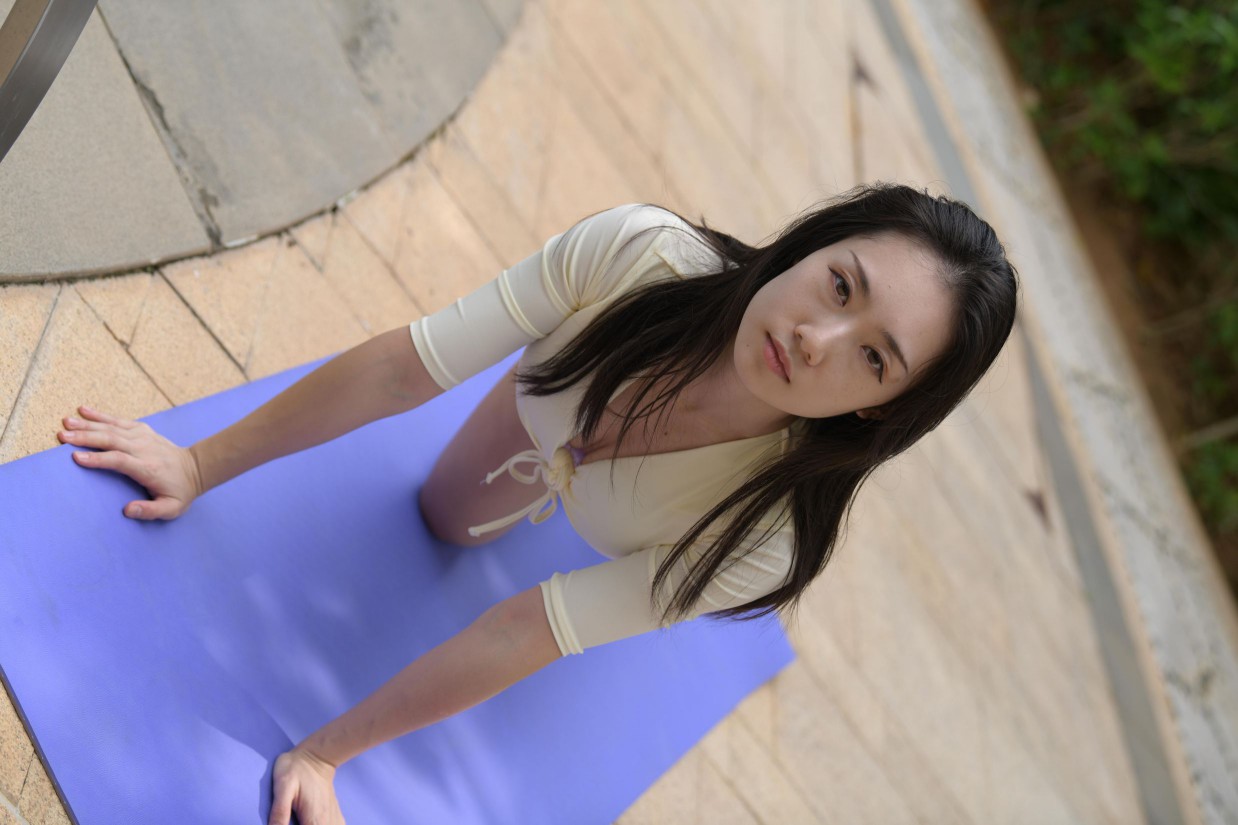 图片[3]-游泳池旁边的比基尼女生【327P】00042-图嘿嘿