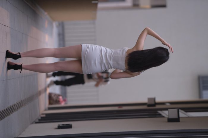 长发女孩紧身短裙特别显身材【245P】00040-图嘿嘿