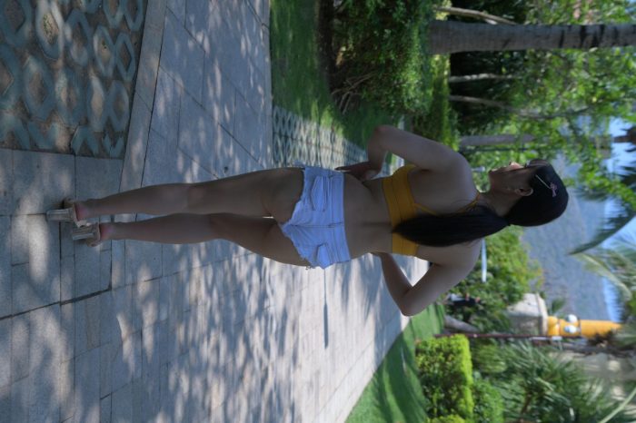 在海南度假的紧身白色短裤女孩【202P】00033-图嘿嘿