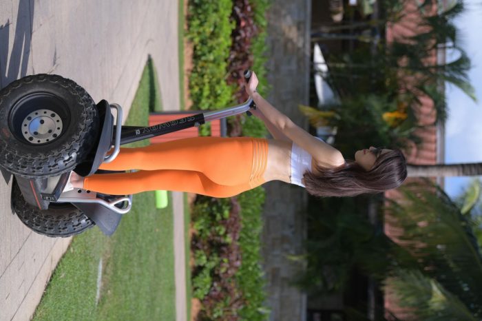 骑着平衡车的橘黄色瑜伽裤妹妹【620P】00054-图嘿嘿