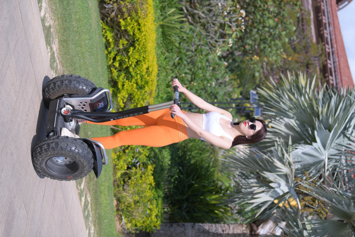 图片[3]-骑着平衡车的橘黄色瑜伽裤妹妹【620P】00054-图嘿嘿