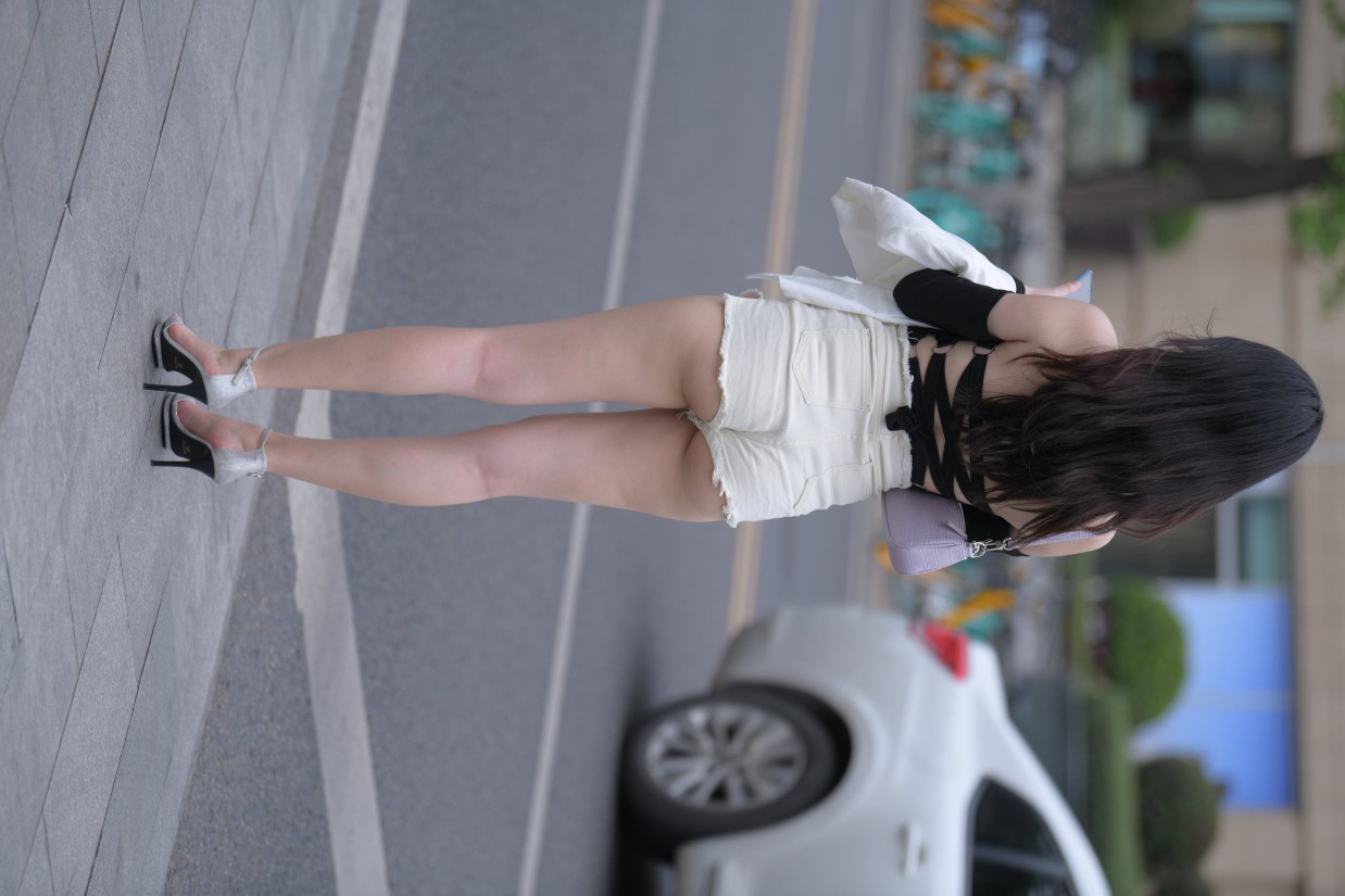 图片[2]-长发飘飘的白色热裤美丽女孩【49P】00029-图嘿嘿