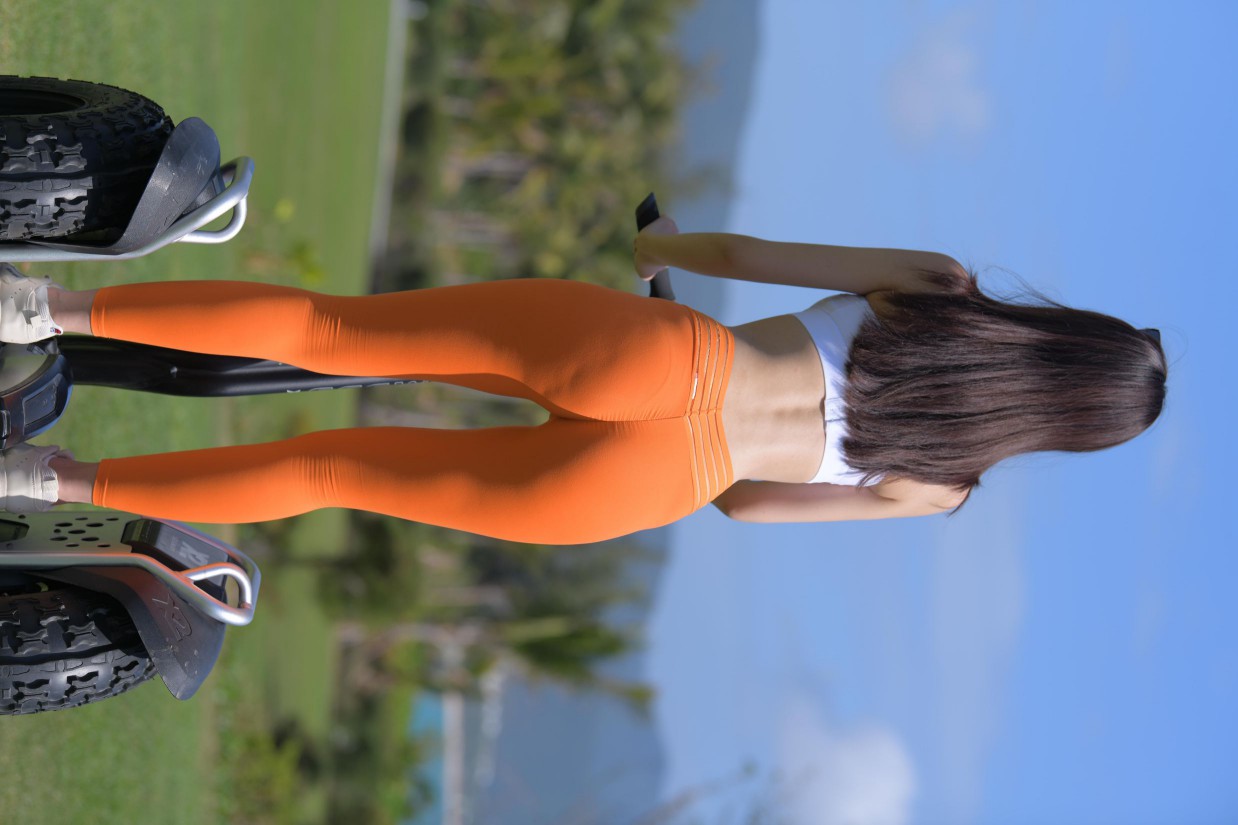 图片[4]-骑着平衡车的橘黄色瑜伽裤妹妹【620P】00054-图嘿嘿