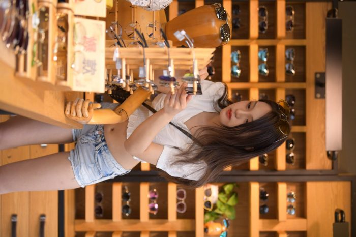 头戴花环的南方姑娘身穿紧身牛仔短裤【161P】00028-图嘿嘿