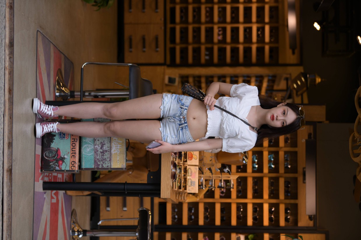 图片[6]-头戴花环的南方姑娘身穿紧身牛仔短裤【161P】00028-图嘿嘿