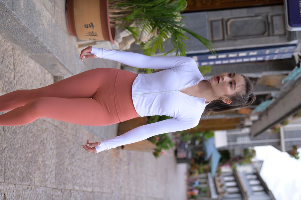 图片[8]-橙色瑜伽裤的高马尾姑娘【615P】00051-图嘿嘿