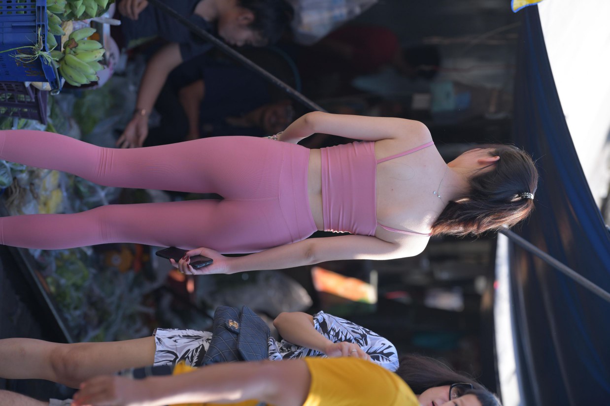 图片[3]-粉色的甜美瑜伽裤女孩在逛街【372P】00057-图嘿嘿