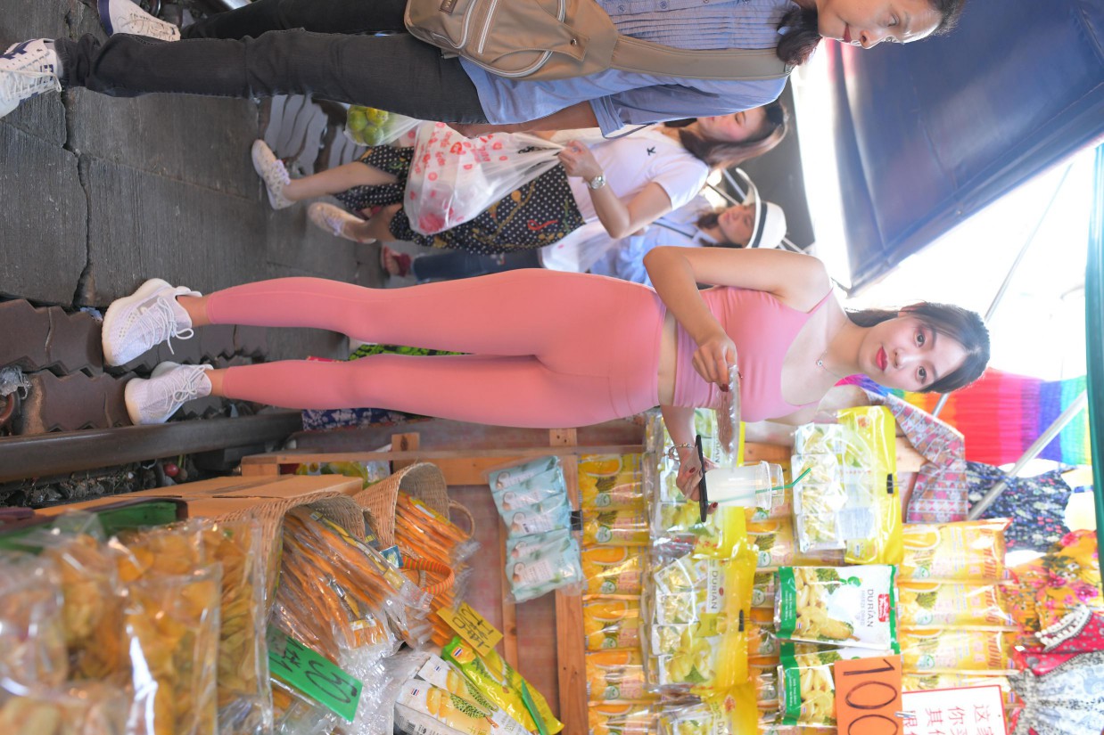 图片[4]-粉色的甜美瑜伽裤女孩在逛街【372P】00057-图嘿嘿