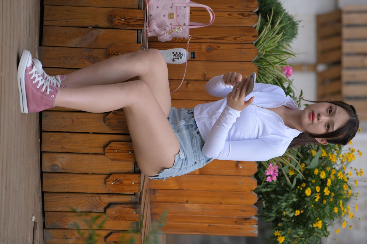 图片[7]-紧身牛仔短裤骑自行车的漂亮女孩【588P】00053-图嘿嘿