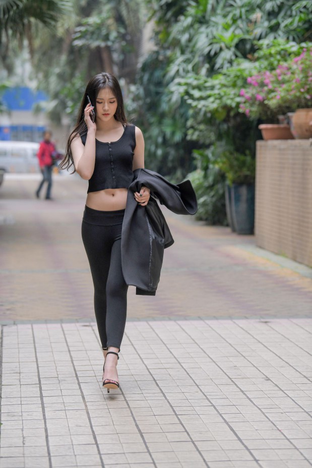 图片[4]-喝奶茶的黑色瑜伽裤长发姑娘【376P】00055-图嘿嘿