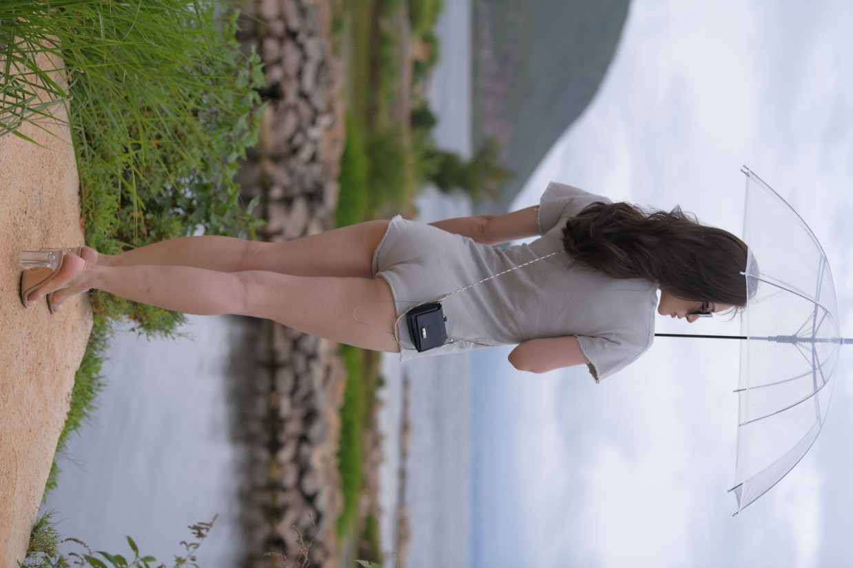 图片[6]-在海边开跑车的连衣短裤女孩【390P】00030-图嘿嘿