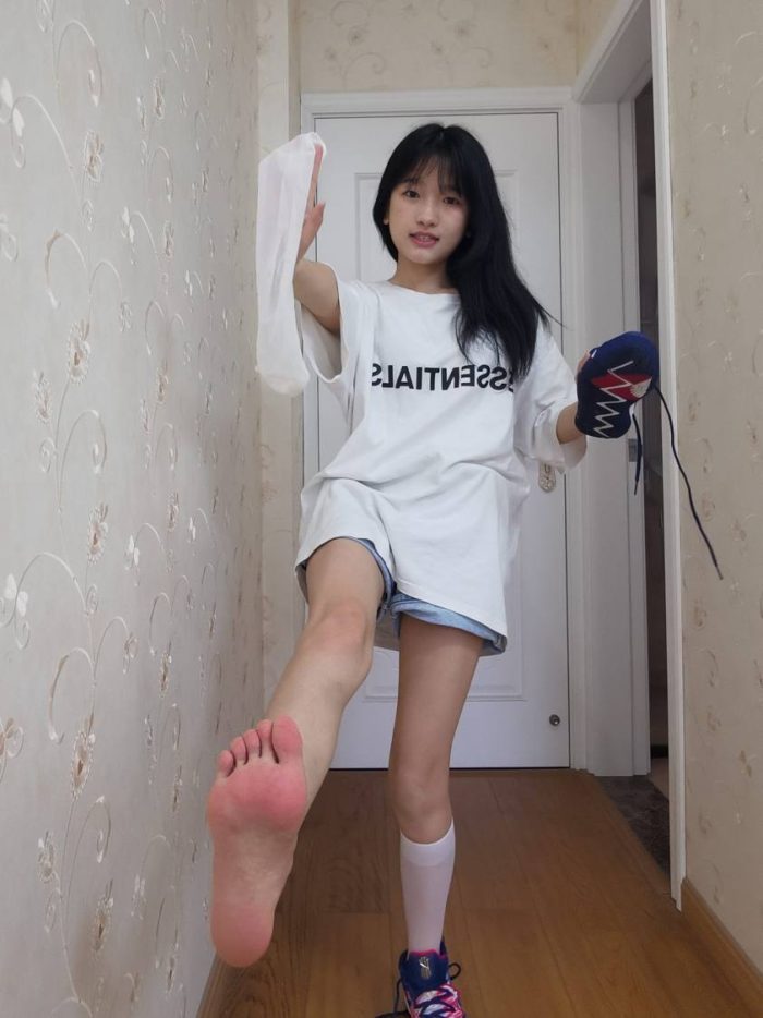 调皮的白袜女孩【149P】20017-图嘿嘿