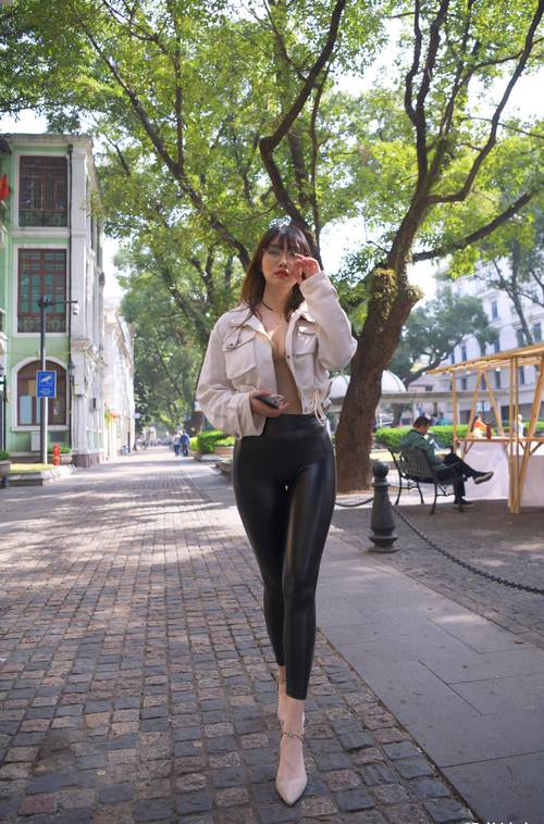 图片[2]-戴眼镜的皮裤女孩 J1473 1046P2V-35.5GB-图嘿嘿