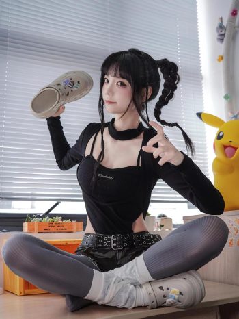 图片[10]-牛仔热裤+灰丝姑娘玩自拍-图嘿嘿