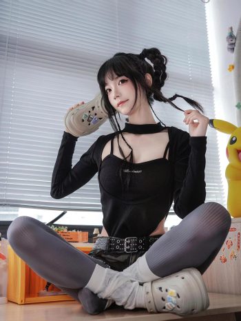 图片[5]-牛仔热裤+灰丝姑娘玩自拍-图嘿嘿