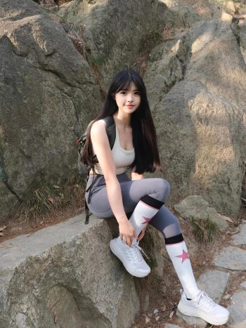 图片[7]-爱爬山的瑜伽裤MM，太甜美了！~-图嘿嘿